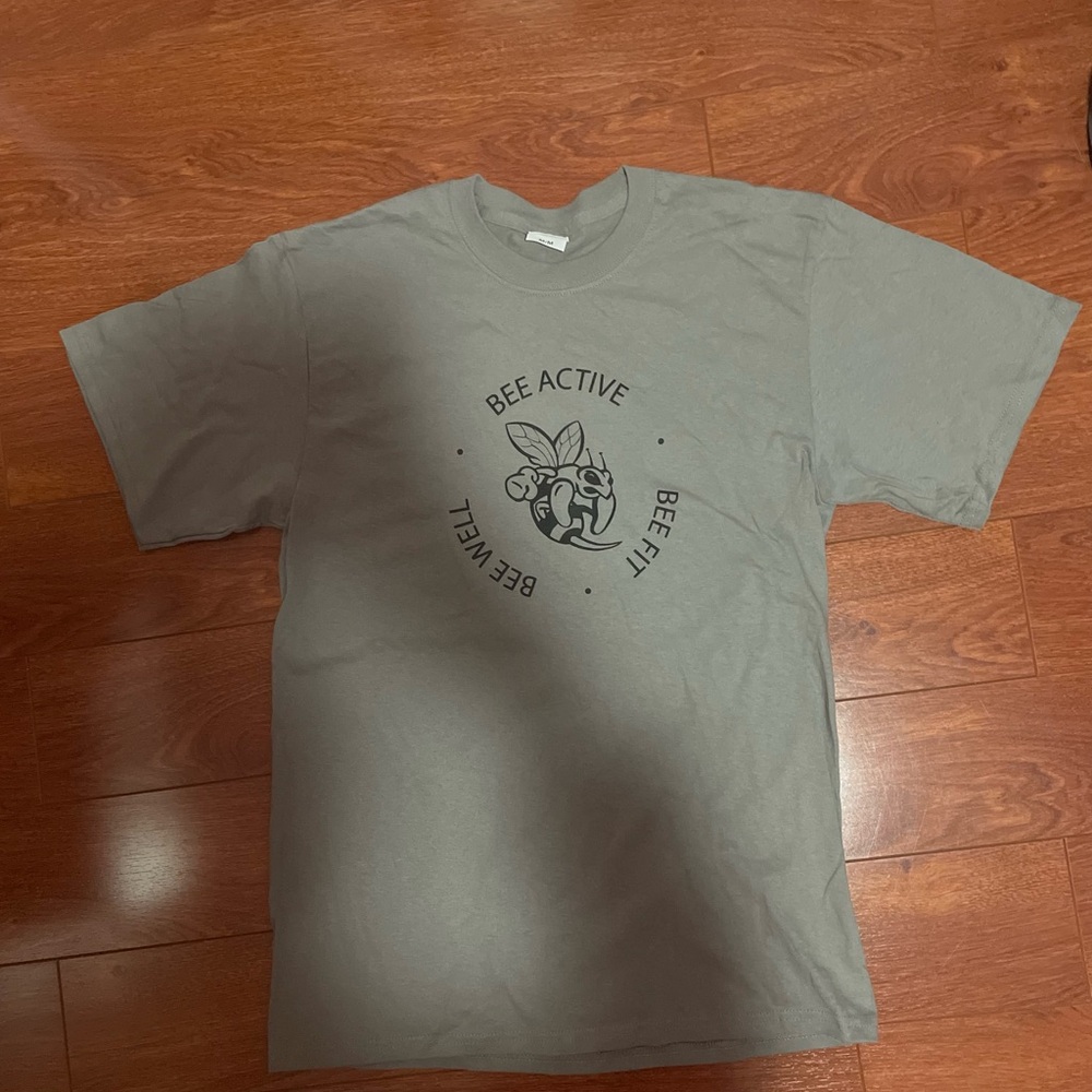 ⭐️ Bee Active Gray Short Sleeve Tee